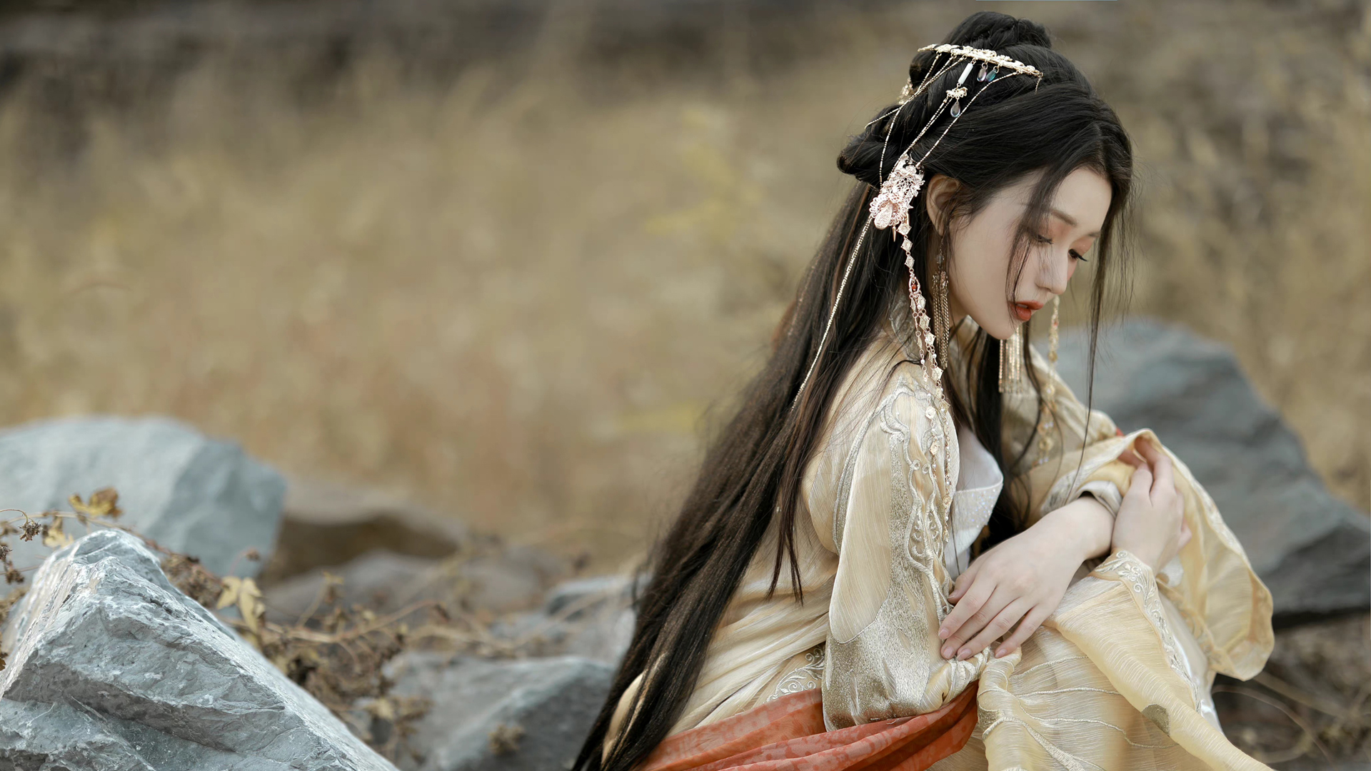 氛围感拉满！古风长发侧脸美女高清壁纸合集