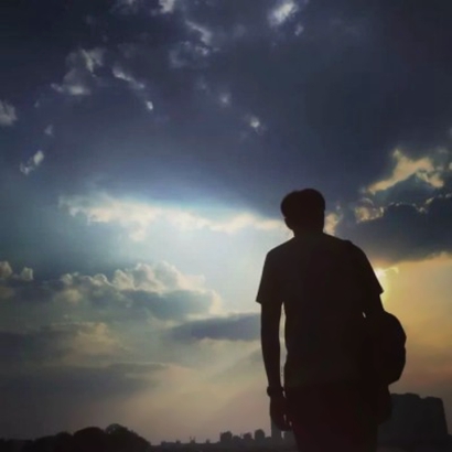 18张高清好看的一男一女唯美微信情侣头像