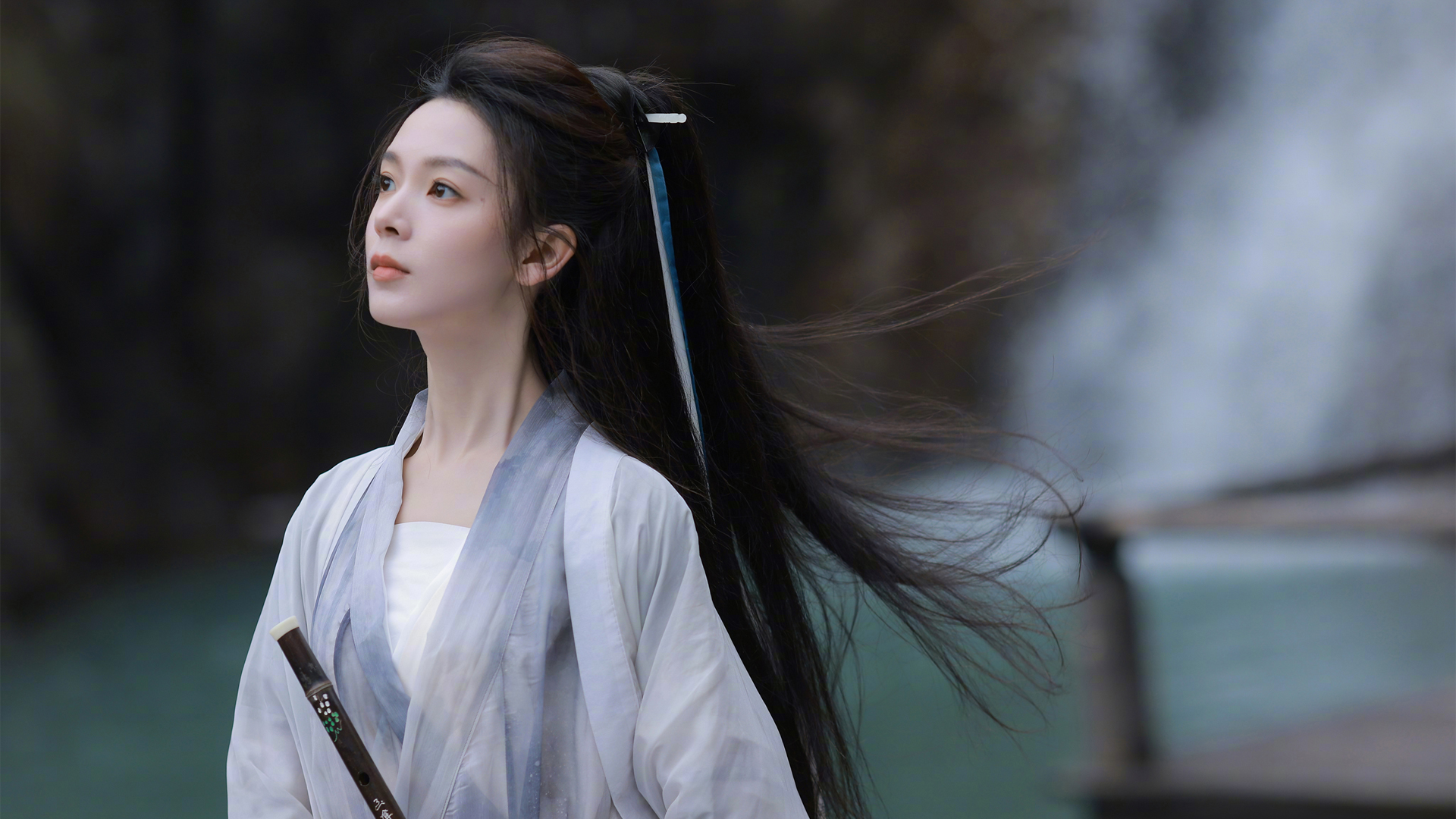 陈瑶长发古风造型高清电脑壁纸分享