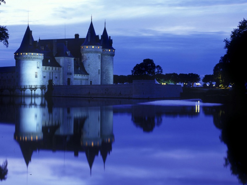 城堡倒影电脑桌面动漫壁纸分享