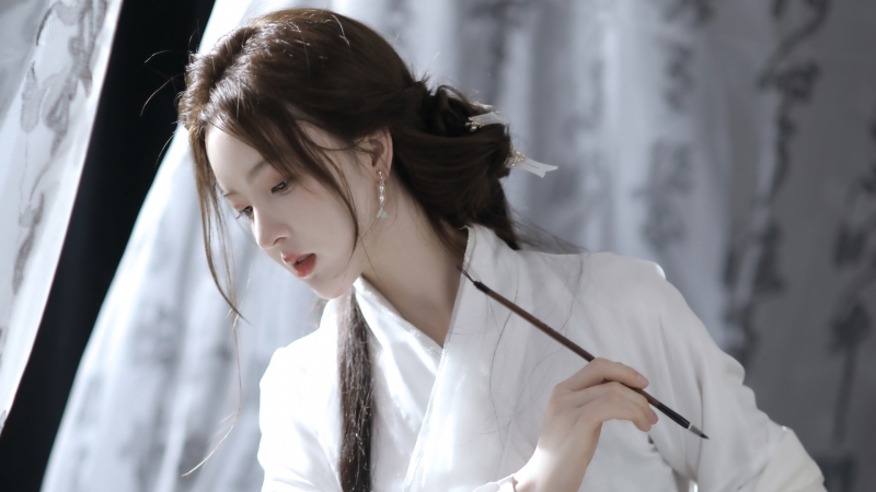 古风白衣持笔美女壁纸上新 多款高清尺寸可选
