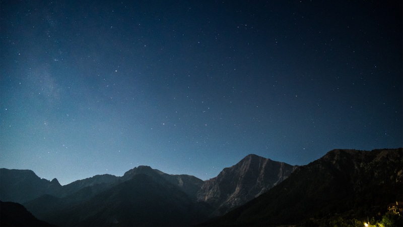 能当电脑桌面的夜晚星空山景高清壁纸来了