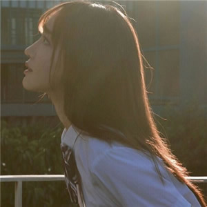 这里的内容是一个头像网站的页面代码，包含大量网站框架、脚本和冗余信息，核心有效内容是提供12张高清真人单人情侣头像素材。按照要求重写如下：