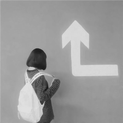 24张高清黑白背影情侣头像 一左一右超适配