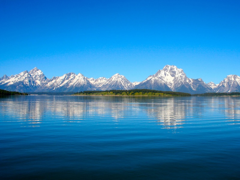 自然湖水风景电脑动漫壁纸来啦，还分多种高清分辨率可选