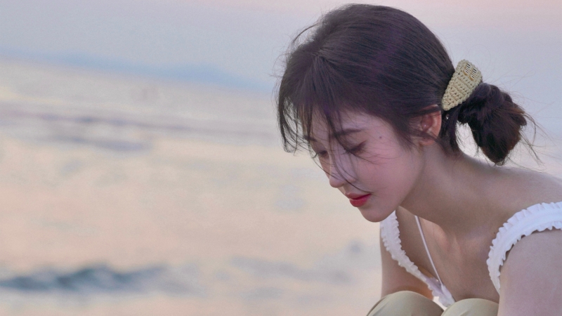 沙滩海边的鞠婧祎电脑壁纸 高清版来啦