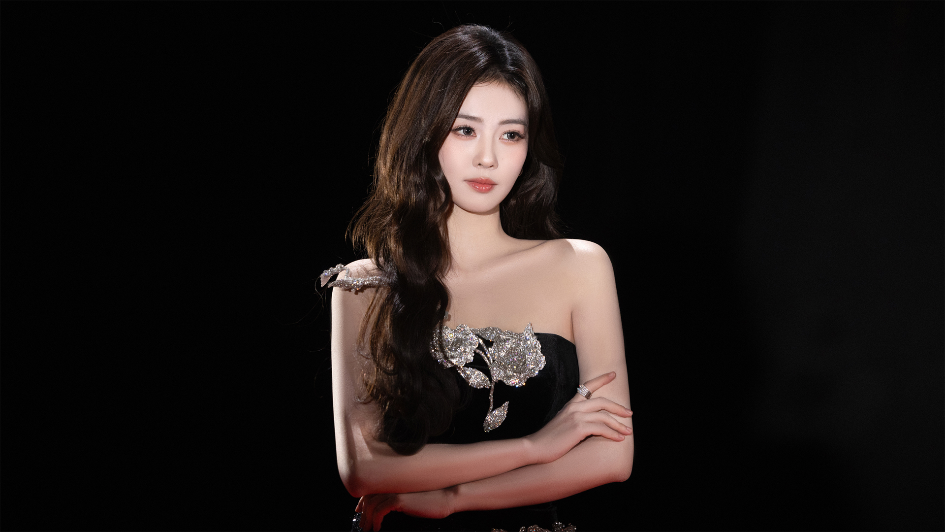 白鹿穿黑裙的高清电脑壁纸来了 多款尺寸可选