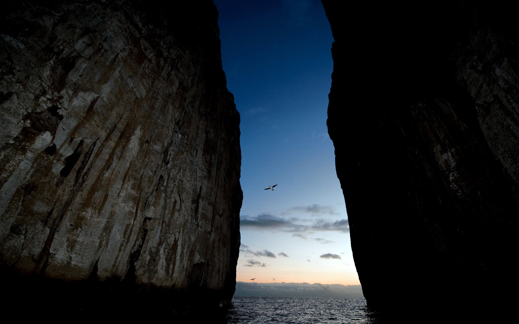 超美大海一线天 适配多款屏幕的高清壁纸来了