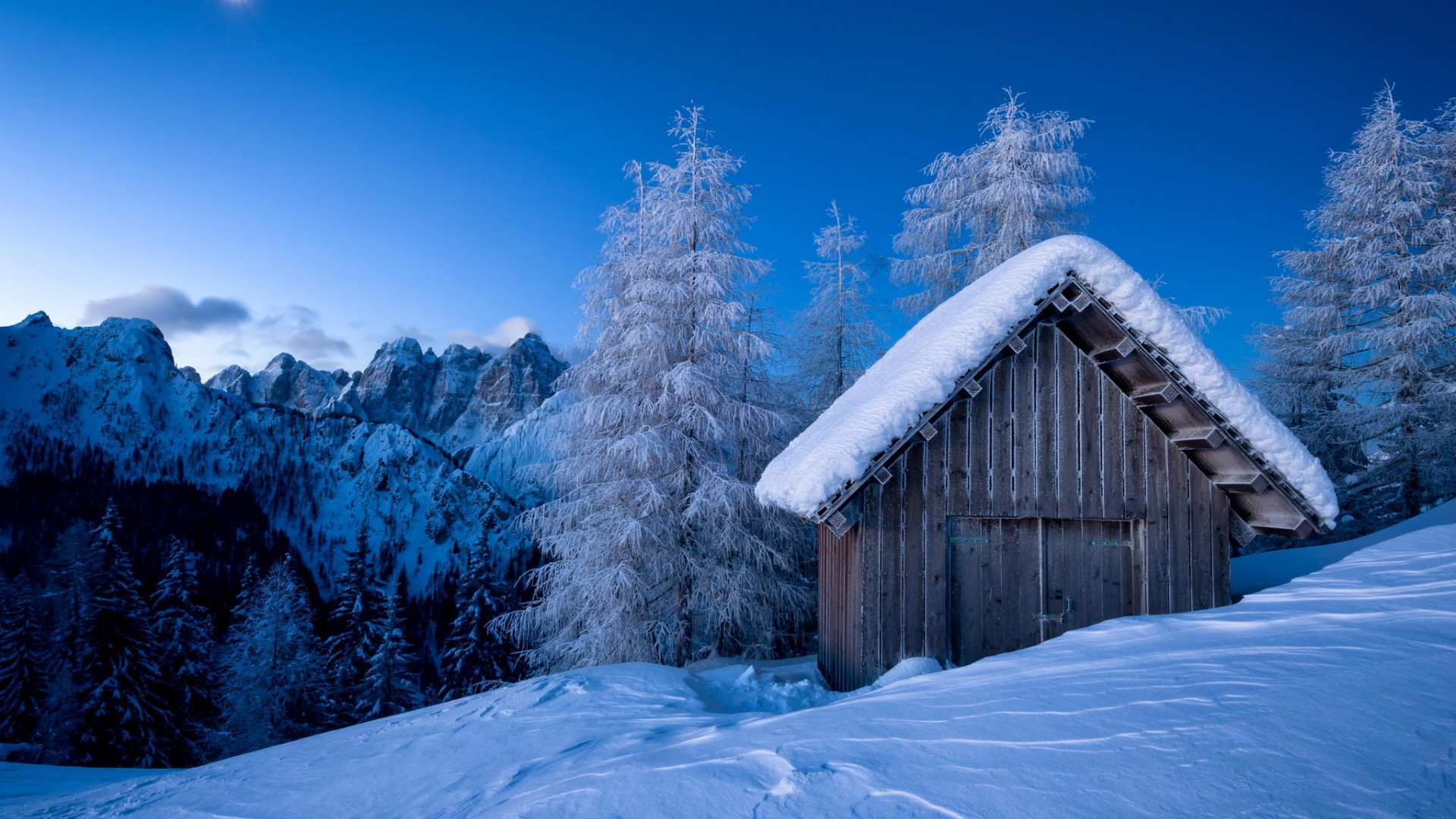 冬季积雪大棚高寒山区主题电脑动漫壁纸推荐