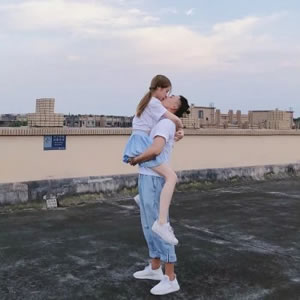 10组阳光可爱青春情侣头像 把爱意藏进头像里