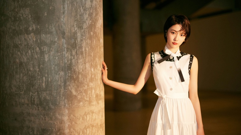 成果白裙造型高清壁纸分享 多尺寸可选