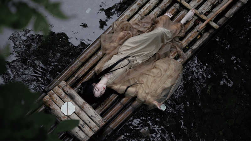 古风竹排意境美女高清壁纸_电脑手机多尺寸可选