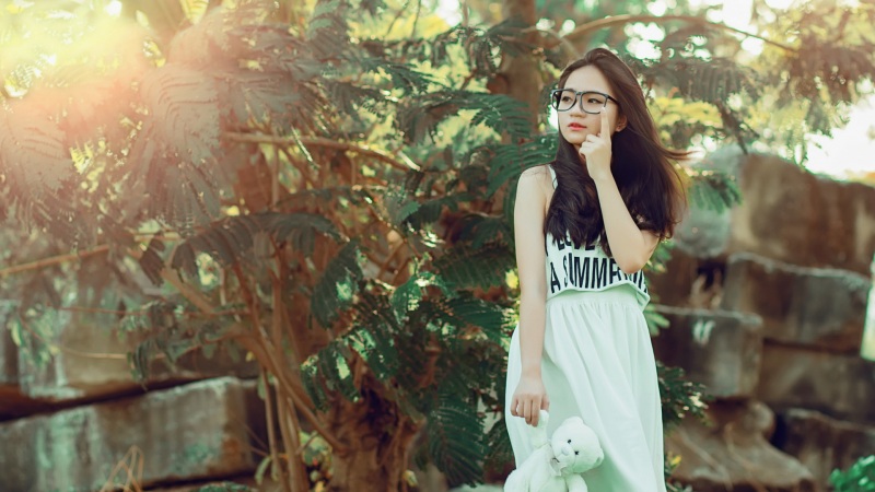 女孩与泰迪熊的电脑桌面动漫壁纸推荐