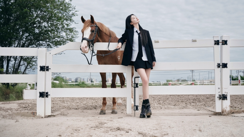 王楚然带马栏杆造型的高清电脑壁纸来啦