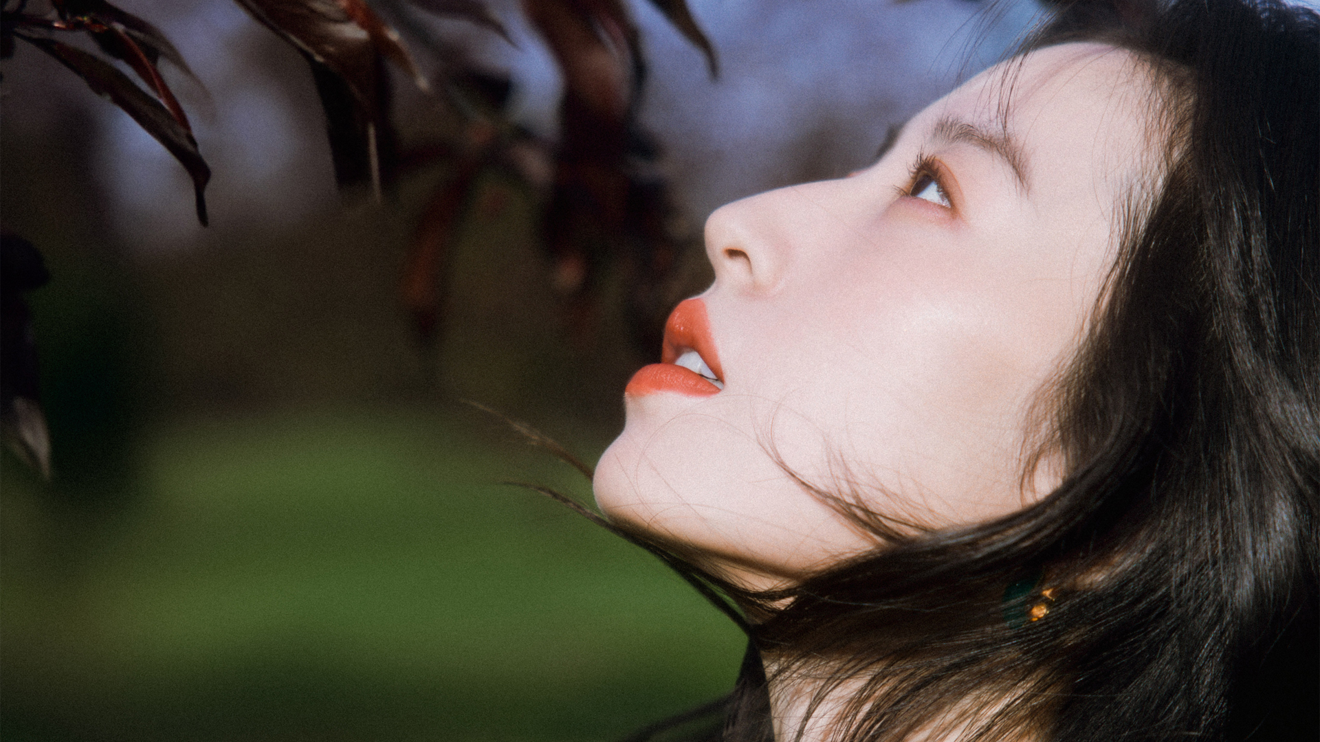 周雨彤侧脸高清美女壁纸上线 多尺寸可选