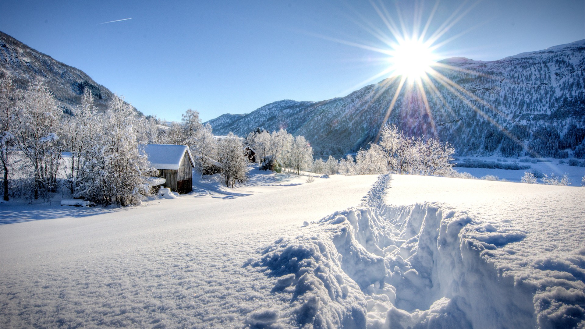 冬日暖阳积雪公路风景电脑壁纸