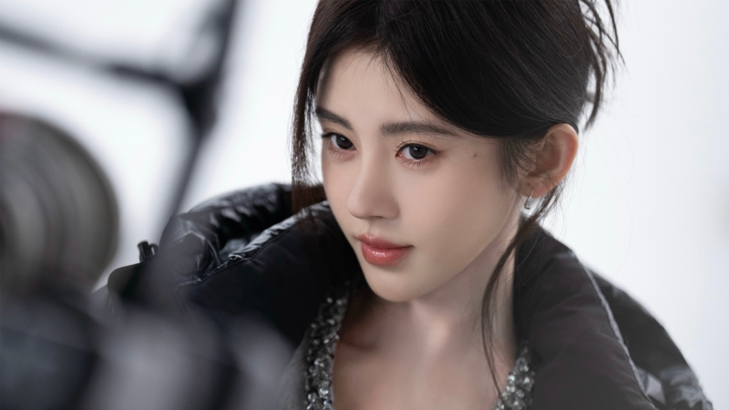 鞠婧祎穿黑外套的气质美女高清壁纸来啦