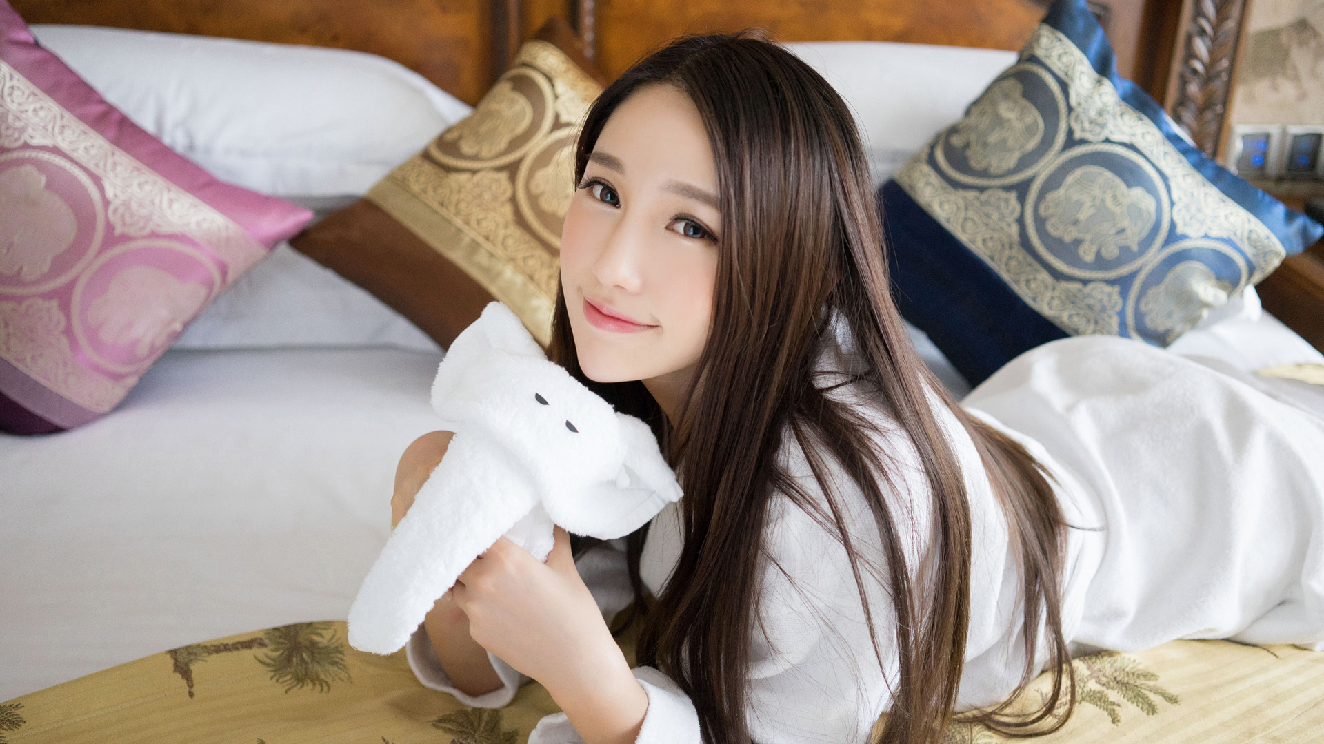 刘奕宁Lynn居家写真壁纸上线 多款高清分辨率可选