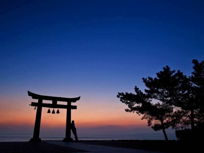 夜间日落配铃铛许愿！这套蓝色风景壁纸太治愈了