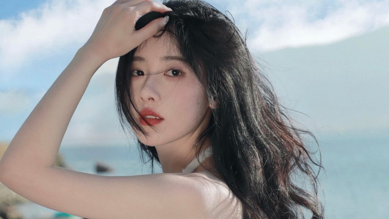 好看的回头美女高清壁纸推荐