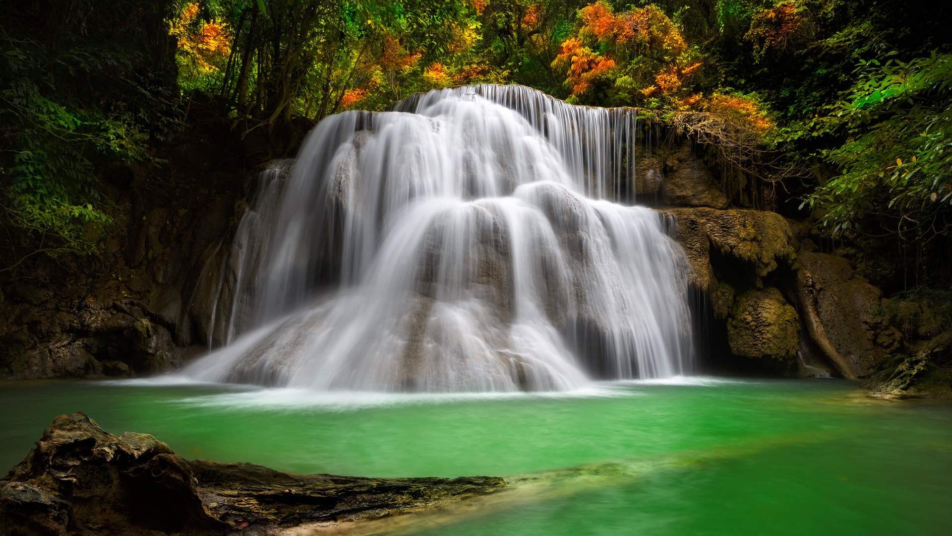 秋日森林瀑布河流风景壁纸