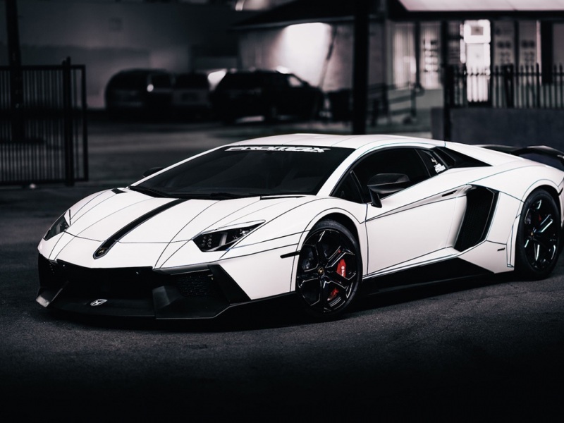 黑白色兰博基尼Aventador LP700-4高清电脑壁纸推荐