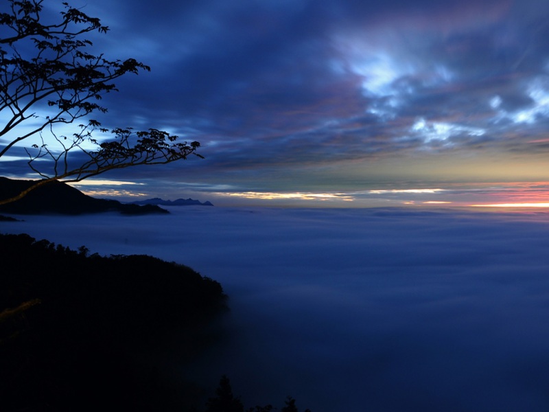 这款云山风景电脑壁纸太适合当桌面了
