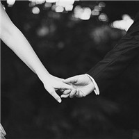 微信牵手头像合集！18组超甜情侣手牵手头像直接抱走