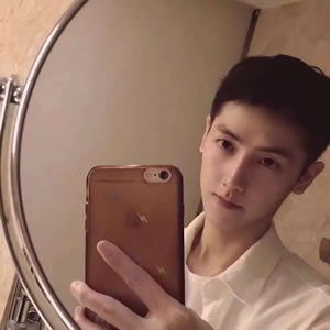 手机控情侣头像一对两张 高清霸气款来了！共18张拿手机情侣头像