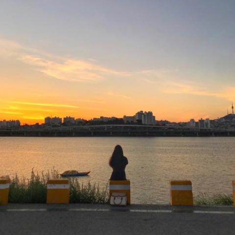 18组高清唯美背影情侣头像，一男一女一人一张