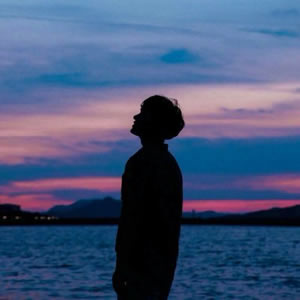 情侣背影一人一张高清情头 20张好看的头像合集来了