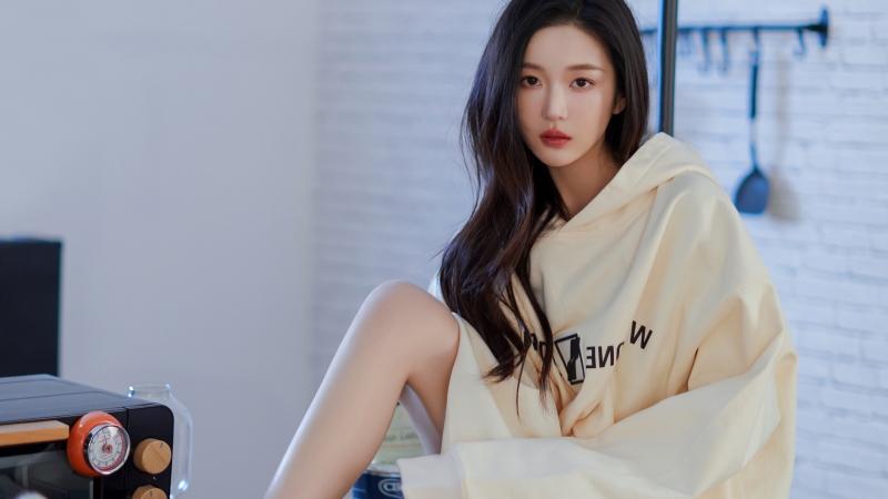 清纯长发文静美女曹婉瑾电脑壁纸 高清资源奉上