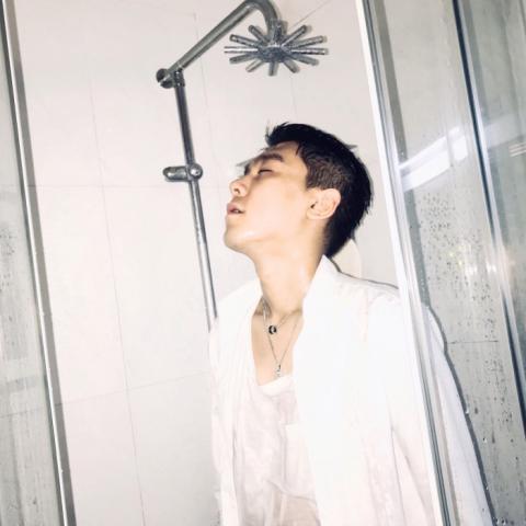 24张冷酷帅气的分开版情侣头像 一男一女高清款