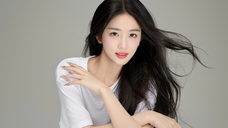 长发白衣美女潘敏高清壁纸资源分享