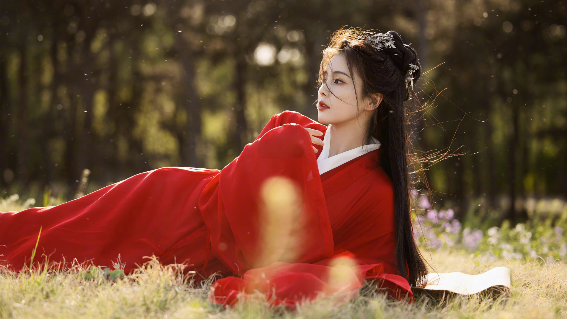 红色古装造型的白鹿高清壁纸来啦