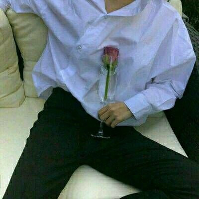 不露脸也甜！14张衬衫领带情侣半身头像来啦