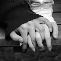 微信牵手头像合集！18组超甜情侣手牵手头像直接抱走