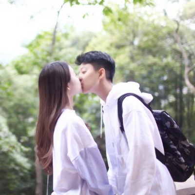 22张高清唯美浪漫情侣头像合集