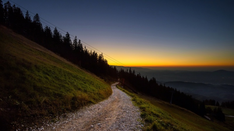 傍晚山路风光电脑动漫壁纸