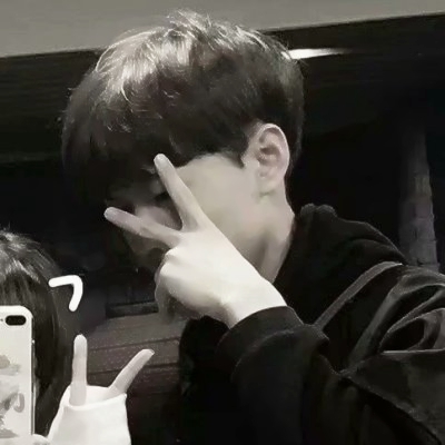 26张高清好看的个性黑白系情侣头像