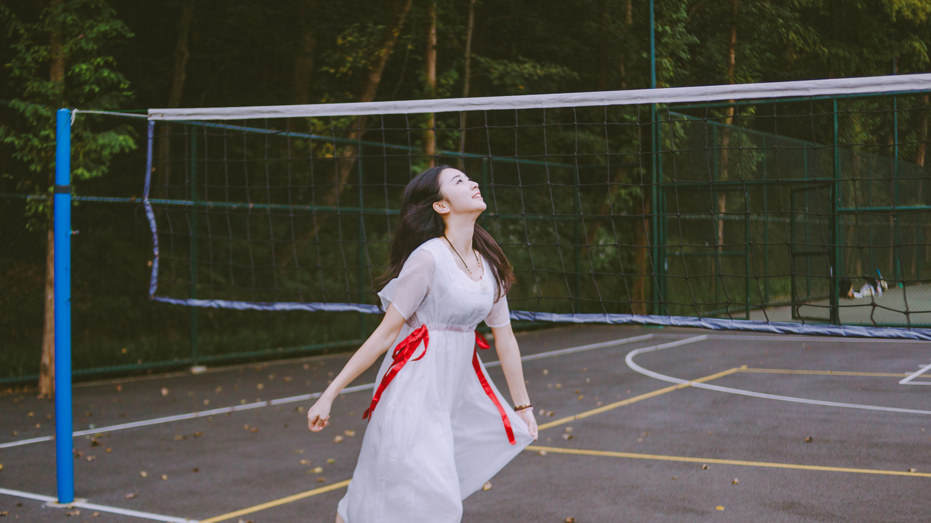 排球场上的清纯美女电脑高清壁纸推荐