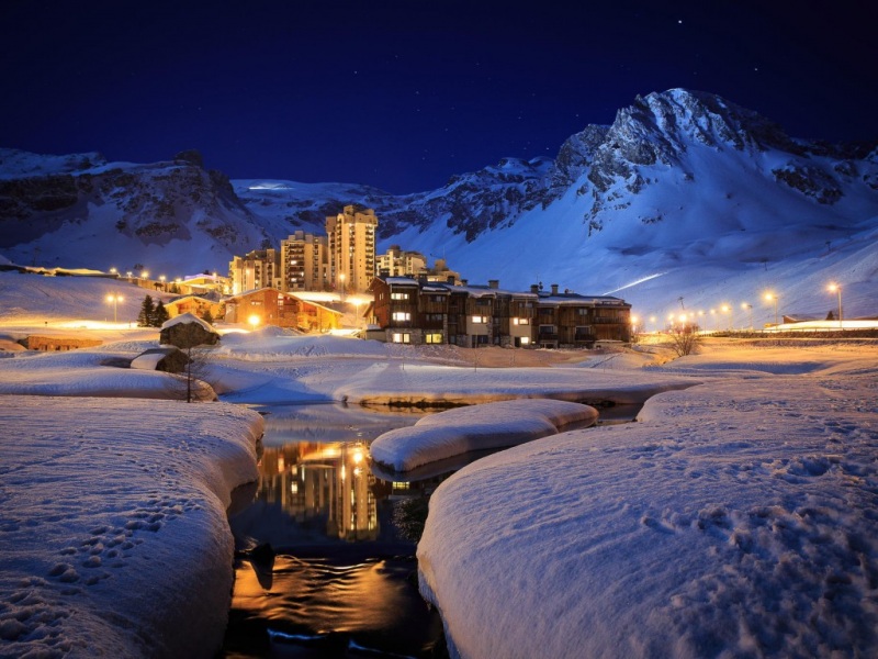 冬日山居雪景度假壁纸！山河河流雪地小屋适配电脑桌面