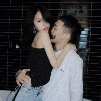 18张高清甜蜜拥抱情侣头像 浪漫氛围感拉满的情头合集