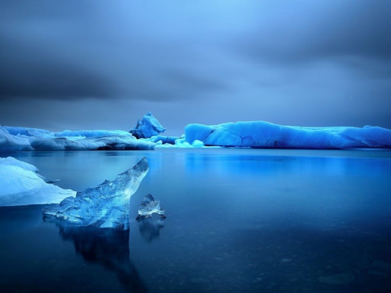 冬日雪景湖海天空电脑壁纸