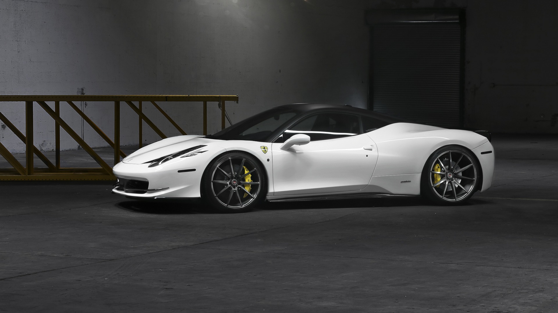 白色法拉利458超级跑车 高清电脑桌面壁纸来啦