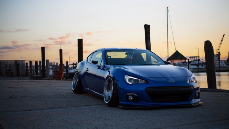 蓝色斯巴鲁跑车电脑壁纸！多款高清分辨率任你选