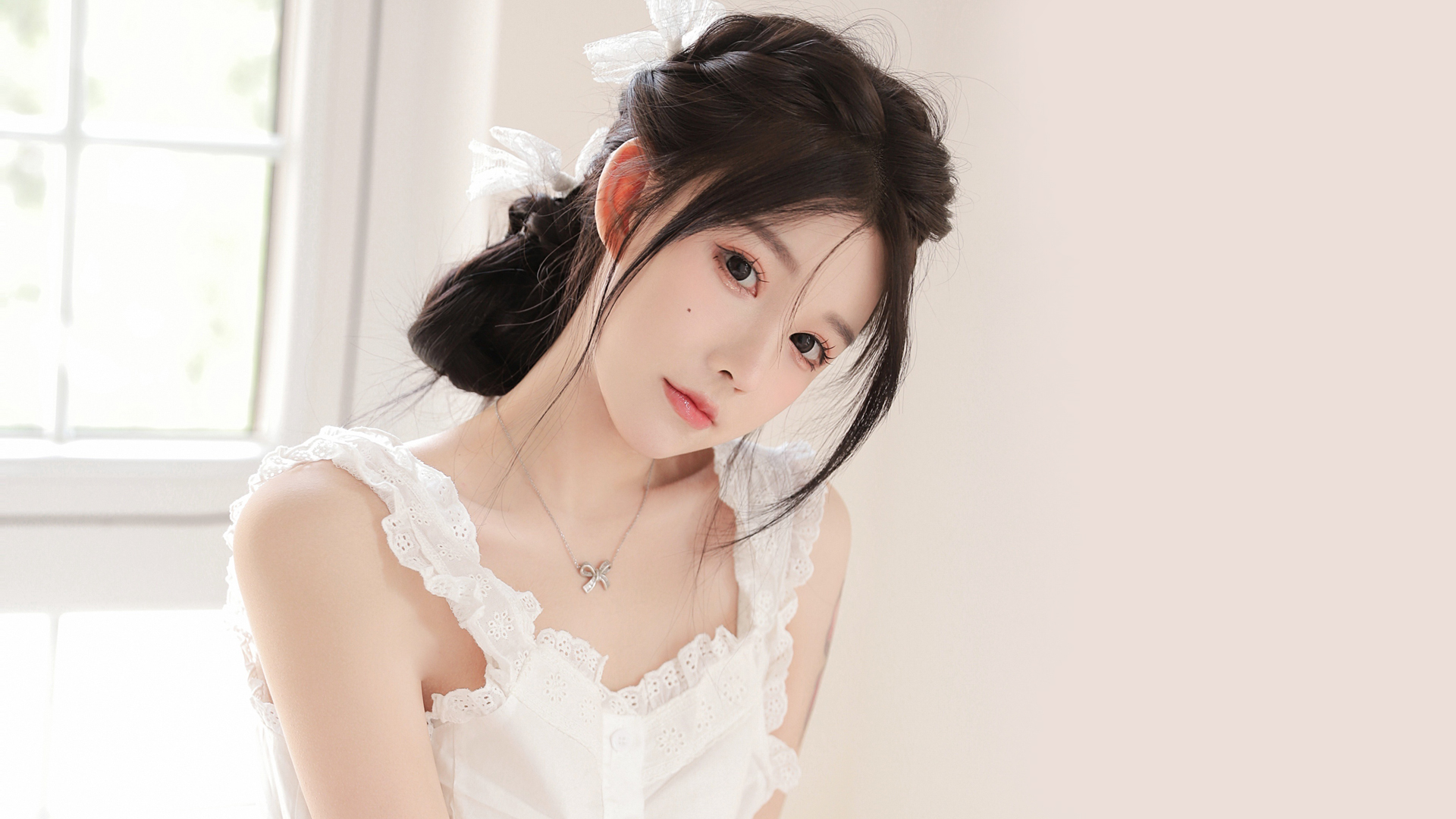 居家清纯白衣美女高清壁纸 养眼又治愈