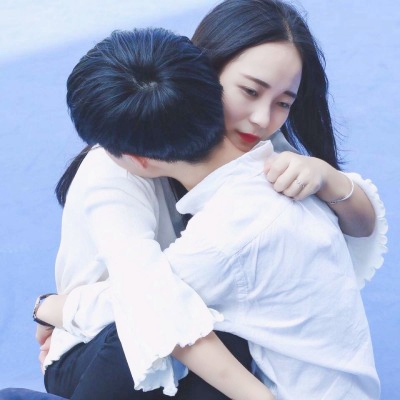 18张高清甜蜜拥抱情侣头像 浪漫氛围感拉满的情头合集