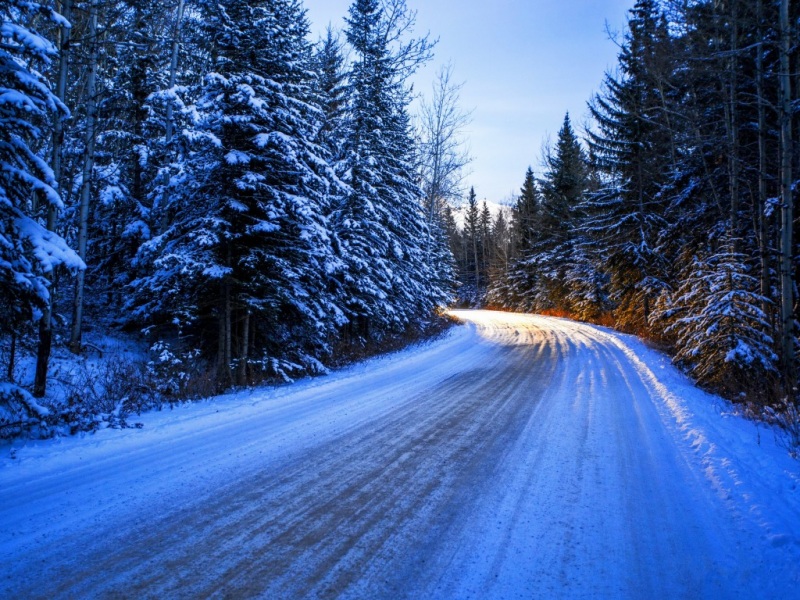 冬季森林雪景道路电脑桌面壁纸推荐