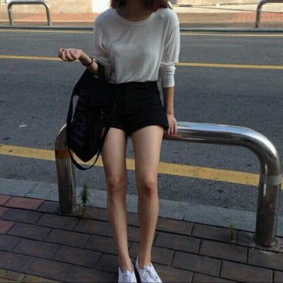 不露脸也甜！12张高清个性身体部位情侣头像